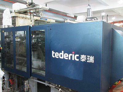 Injection molding machine 1 Injection molding machine 1